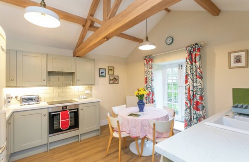 Skipton House | Charming Yorkshire Dales Cottage sleeping 4 guests with access to an award winning wellbeing resort.