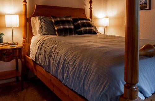 Lime Kiln House | Chase's River Cabin - Hot-tub Firepit & Fireplace