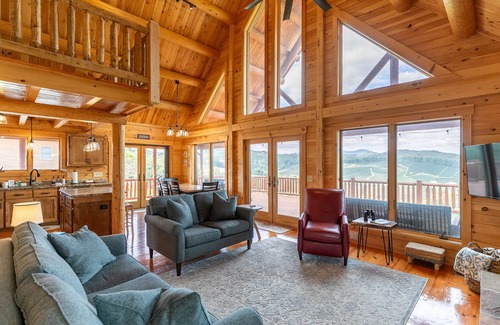 Fleetwood Cabin | Chasing Clouds Cabin - year round views, river access