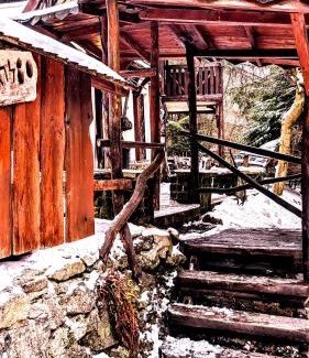 Ruzomberok Ski Chalet | CHATA HRABOVO nad jazerom
