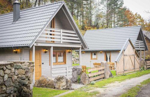 Uhrovske Podhradie Cabin | Chata pod hradom 1