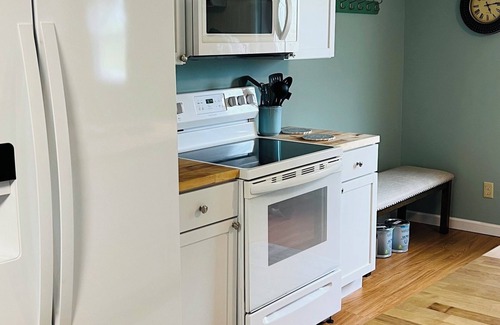 Frontenac Cottage | Chateau Country Inn and Captain's Cottage - Cottage