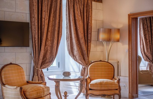 Saint-Patrice Hotel | Chateau de Rochecotte