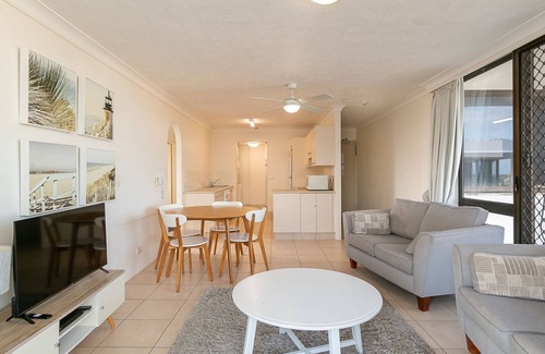 Coolangatta Apartment | Chateau Royale Unit 36 Situated on Kirra hill overlooking Coolangatta