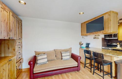 Historic District Hotel | Chateau Studio
