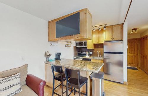 Historic District Hotel | Chateau Studio