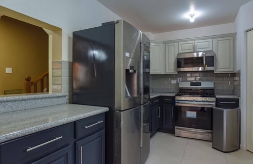 Montego Bay House | CHATHAM PALMS - FREE BEACH ACCESS - AIR CON THROUGHOUT