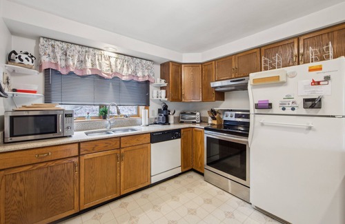 North Creek House | Chatiemac 42F - Quiet & Cozy 3-Bedroom Retreat 3 Townhouse