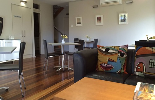 Hamilton Bed & Breakfast | Chaucer Palms Boutique Bed & Breakfast