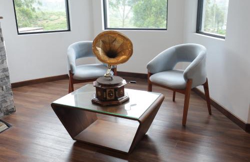 Lindula Hotel | Chaza Oddington