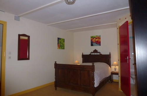 Aveze Other | Chazelles Castle from the 17th century in a park with swimming pool.