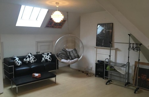 Edgware Apartment | Cheap basic, no frills flat. Sleeps 6, suitable for construction workers?