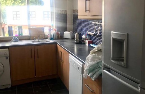 Edgware Apartment | Cheap basic, no frills flat. Sleeps 6, suitable for construction workers?