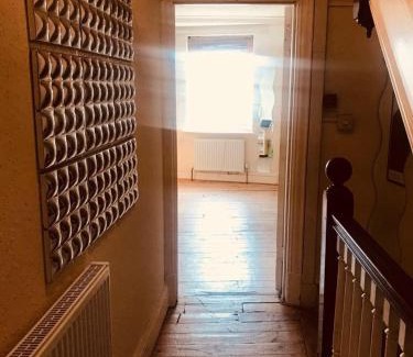 Edgware Apartment | Cheap basic, no frills flat. Sleeps 6, suitable for construction workers?