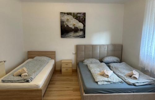 Parndorf Apartment | Cheap Outlet Center Apartment with Pool