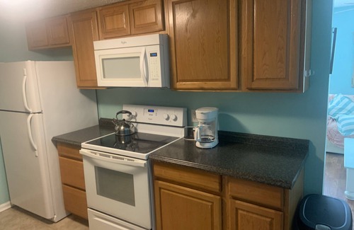 Garden City House | Cheerful 2 bedroom home, 1.5 miles from beach. Motorcycle/trailer friendly.