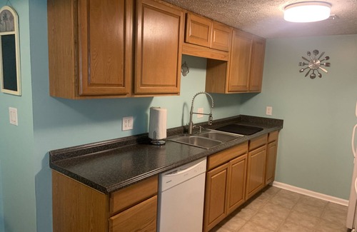 Garden City House | Cheerful 2 bedroom home, 1.5 miles from beach. Motorcycle/trailer friendly.