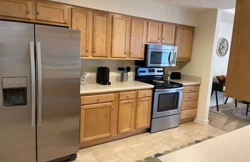 Williamsburg House | Cheerful 2 bedroom townhouse with fireplace