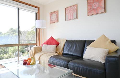 Sandy Bay House | Cheerful 3 bedrooms home with Sea View
