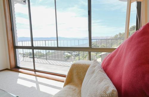 Sandy Bay House | Cheerful 3 bedrooms home with Sea View