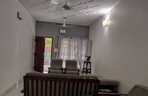 Thrippunithura House | Cheerful 4 Bedroom Villa with Ensuite and Parking