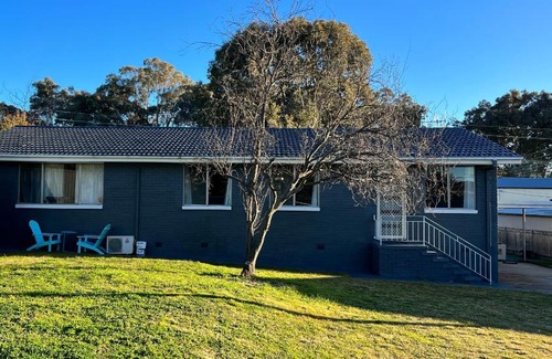 Higgins House | Cheerful Comfortable Home in Higgins Wine Parking Wifi