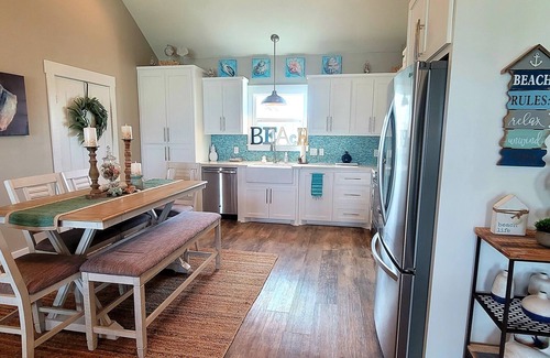 Crystal Beach Cottage | Cheerful Cottage with Breathtaking Views of the Gulf