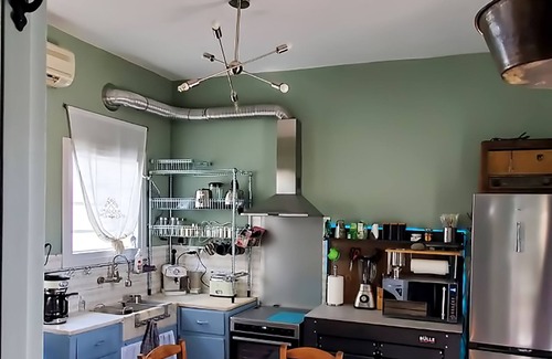 Ayioi Asomatoi Cottage | Cheerful cottage you can call your happy place.