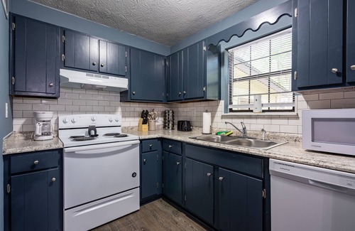 Jefferson Park House | ❤️Cheerful house close to Airport & Major areas by Deity villas