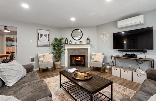 Evergreen House | Cheerful one level home with Hot Tub and Beautiful Yard