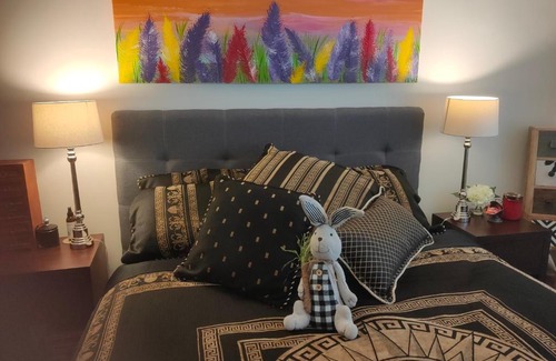 Crows Nest House | Cheerful Room in Crows Nest