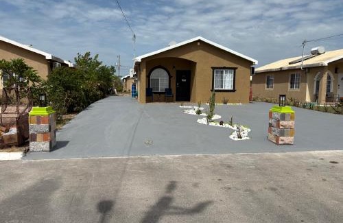 Portmore House | Cheerful two bedroom home close to mall and Hellshire beach