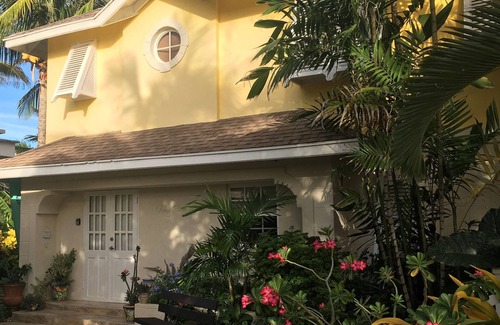 Inch Marlowe Apartment | 'Cheez Don Bread' is a Beach Front Accommodation in Long Beach Barbados.