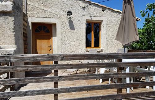 Meynes Apartment | Chemin de la Carquette