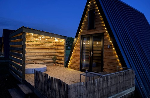 Shackerstone Cabin | Cherry Blossom - Cosy Cabin in the Countryside with Hot Tub