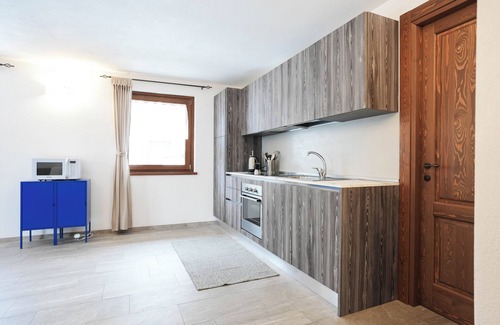 Morgex Apartment | Cherry Tree House. Cozy and modern, nestled in the tranquility of the Alps