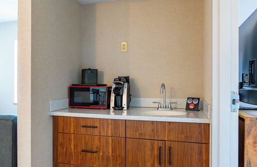Newark Hotel | Cherry Valley Hotel