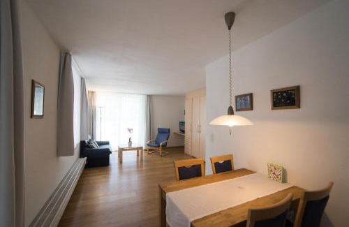 Pontresina House | Chesa Quadrella Zimmer mit Küchenzeile inklusive Bergbahnen im Sommer-ausser Studio