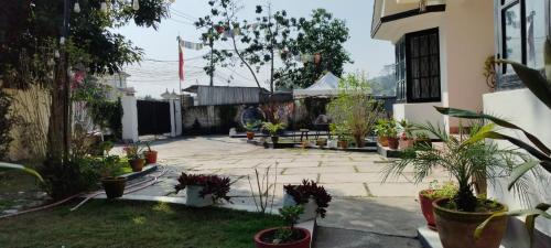 Changunarayan Ski Chalet | Chessboard villa Bar and restaurant