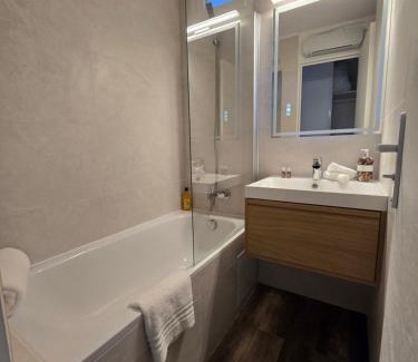 Les Restanques Apartment | Chez Adriana Studio VUE MER avec Piscine