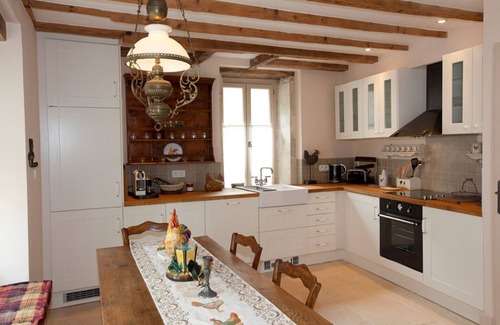 Meursault Apartment | Chez Hall, La Grange, 2bdr/2bth converted barn bursting with charm, Meursault