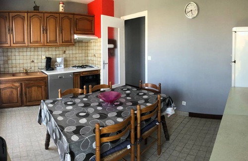 Creances House | Chez Isabelle. Maison Pour 6 Pers sur Terrain Clos de 1000m² à 4 km de la Plage