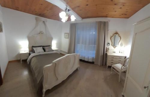 Bouillon Apartment | Chez Len & Filipp