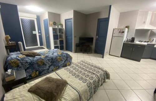 Douains Apartment | Chez Maison familiale la heuniere 27950 Normandie logement autonome boîte à clé capacité 5 pers proche de giverny paris Rouen a13