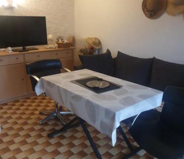 Givry House | CHEZ MARYLENE Mon tarif quarante huit euros sans site ici Tarifs chambre plus frais du site plus taxes France vingt huit Euros sur place à votre arrivéeNoté et accepté par les bureaux à lire et accepter avant explication réservation