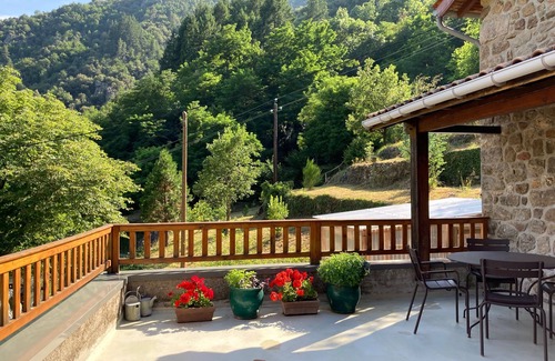 Gluiras House | Chez Swan, cozy gîte, heart of the Vallée de l'Eyrieux, Monts d'Ardèche Park