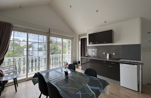 Saint-Pierre De La Reunion Apartment | Chez Ti Pêcheur Appartement T2 Dans une Belle Résidence Créole sur Saint-pierre