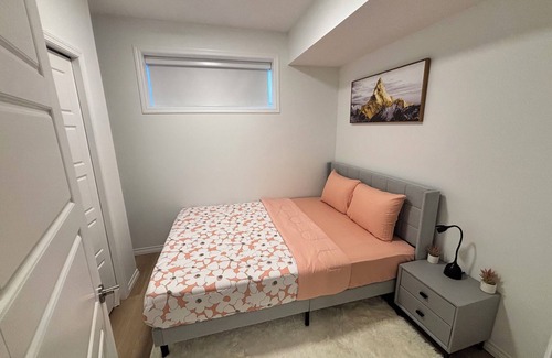 Southwest Edmonton Cabin | Chezeey’s Home - Refresh, Relax, Work & Unwind - new beautiful basement suite