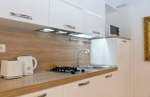 Roman Ghetto Apartment | Chiavari 2 Bed/2 Bath Apt in Campo de Fiori