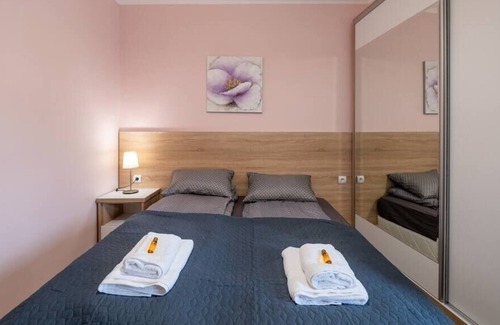 Studentski Grad Apartment | ♛Chic ➀ne BR Flat♛ Technical UniversityandHospital